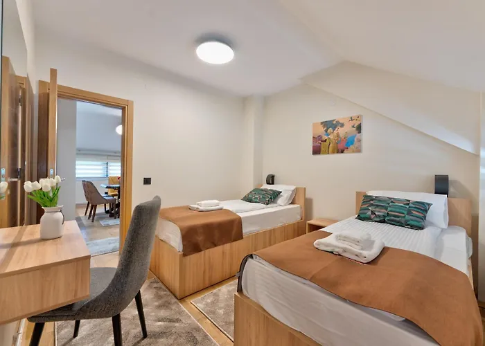 To * זלאטיבור