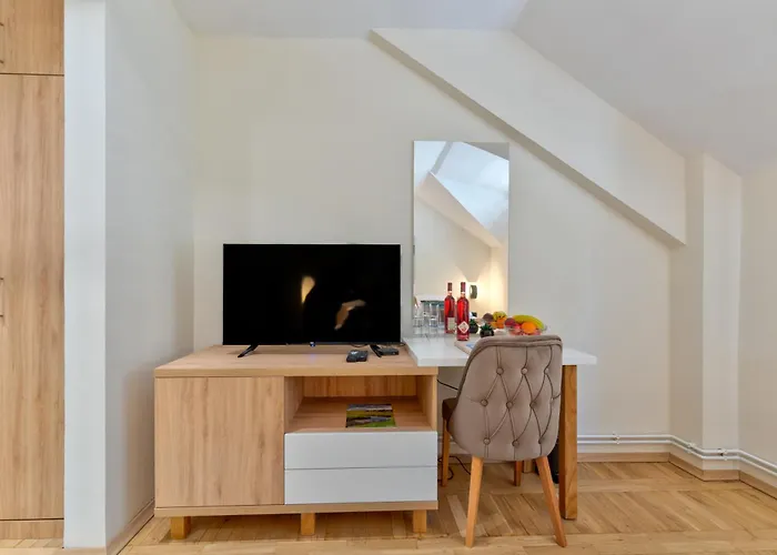 To * זלאטיבור